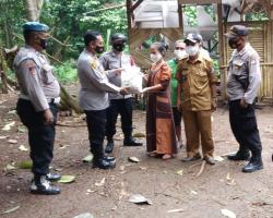 PEDULI KORBAN KEBAKARAN POLSEK MANCAK 
