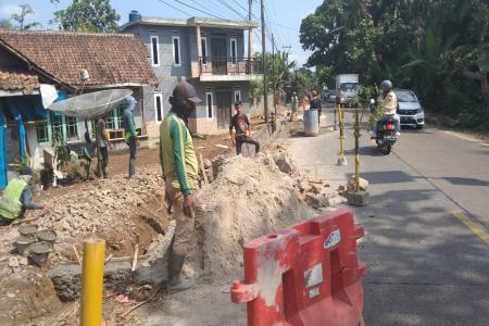 Pengerjaan Drainase Jalan Nasional di 