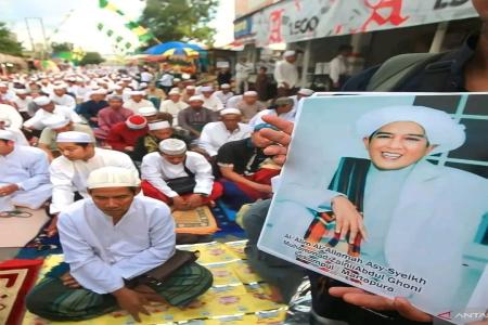 KISAH SEORANG NENEK YANG MENABUNG 