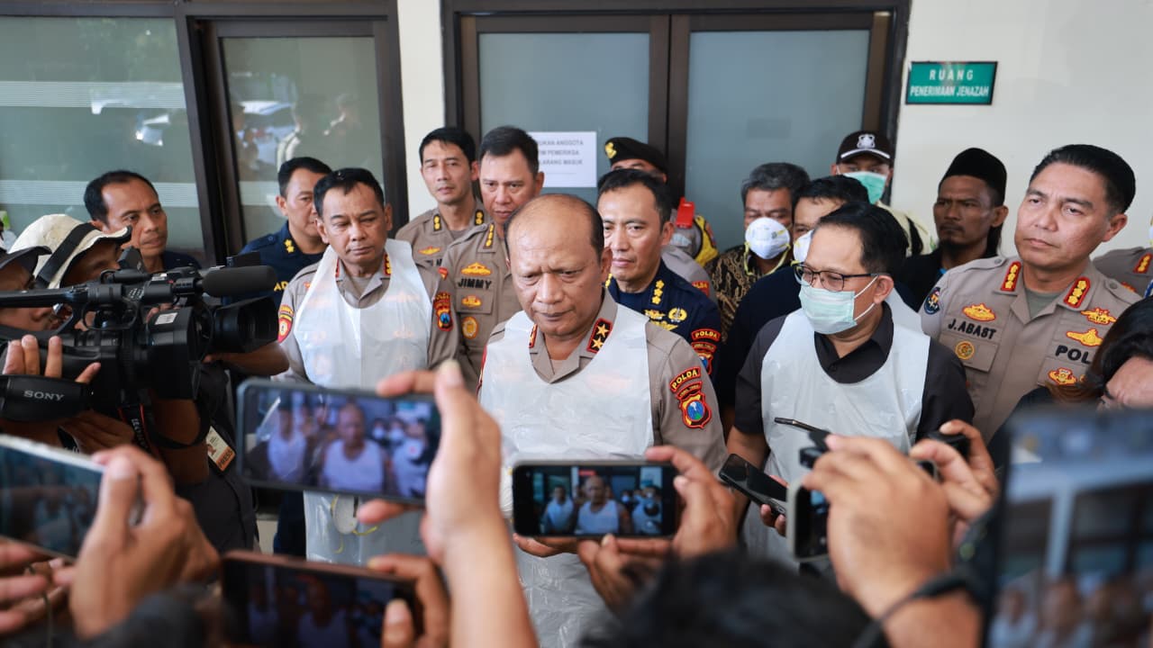 Kapolda Jatim Tegaskan Proses Identifikasi Korban Robohnya Bangunan  Pesantren Al-Khoziny Berjalan I