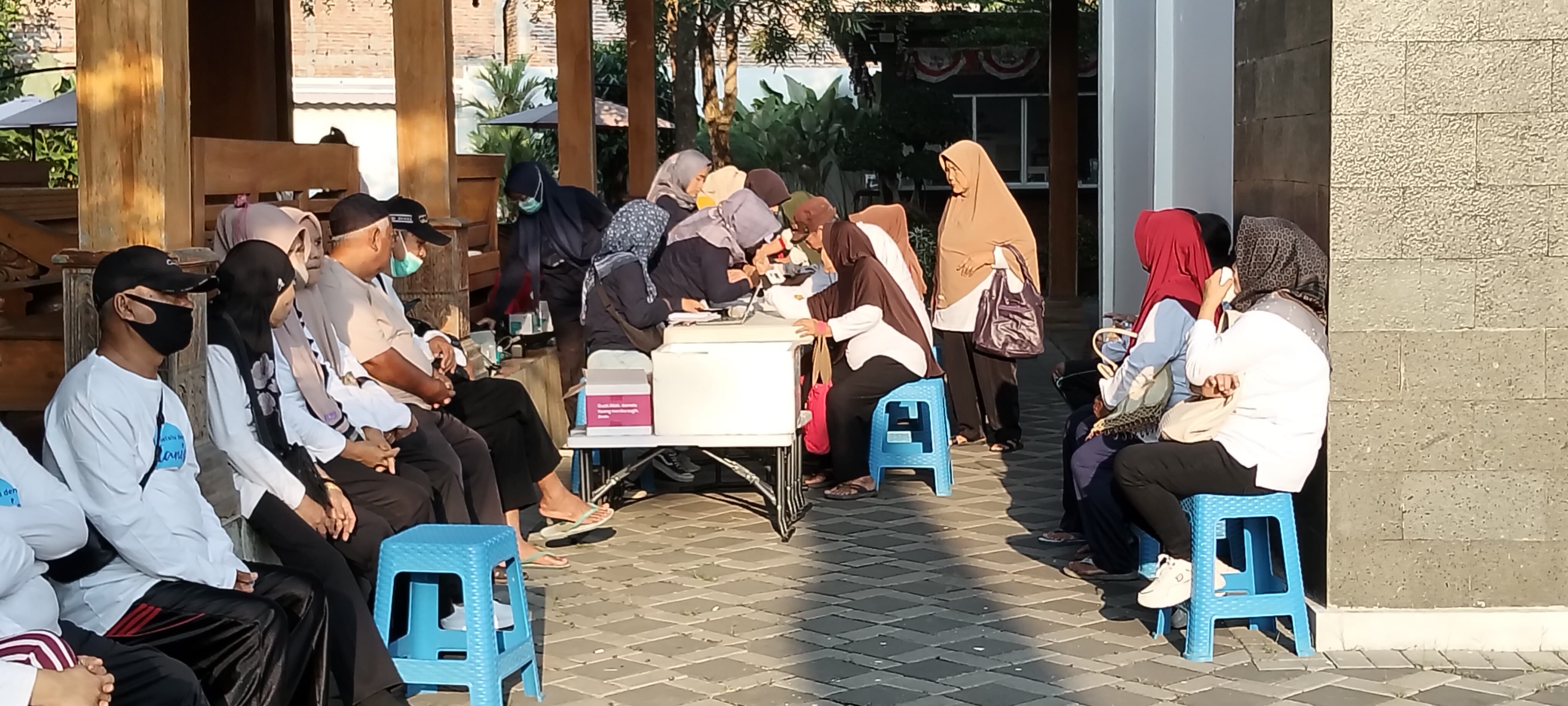 Lansia Kendal Semangat Ikuti Prolanis BPJS, Belajar Cegah Diabetes Sambil Senam Bareng