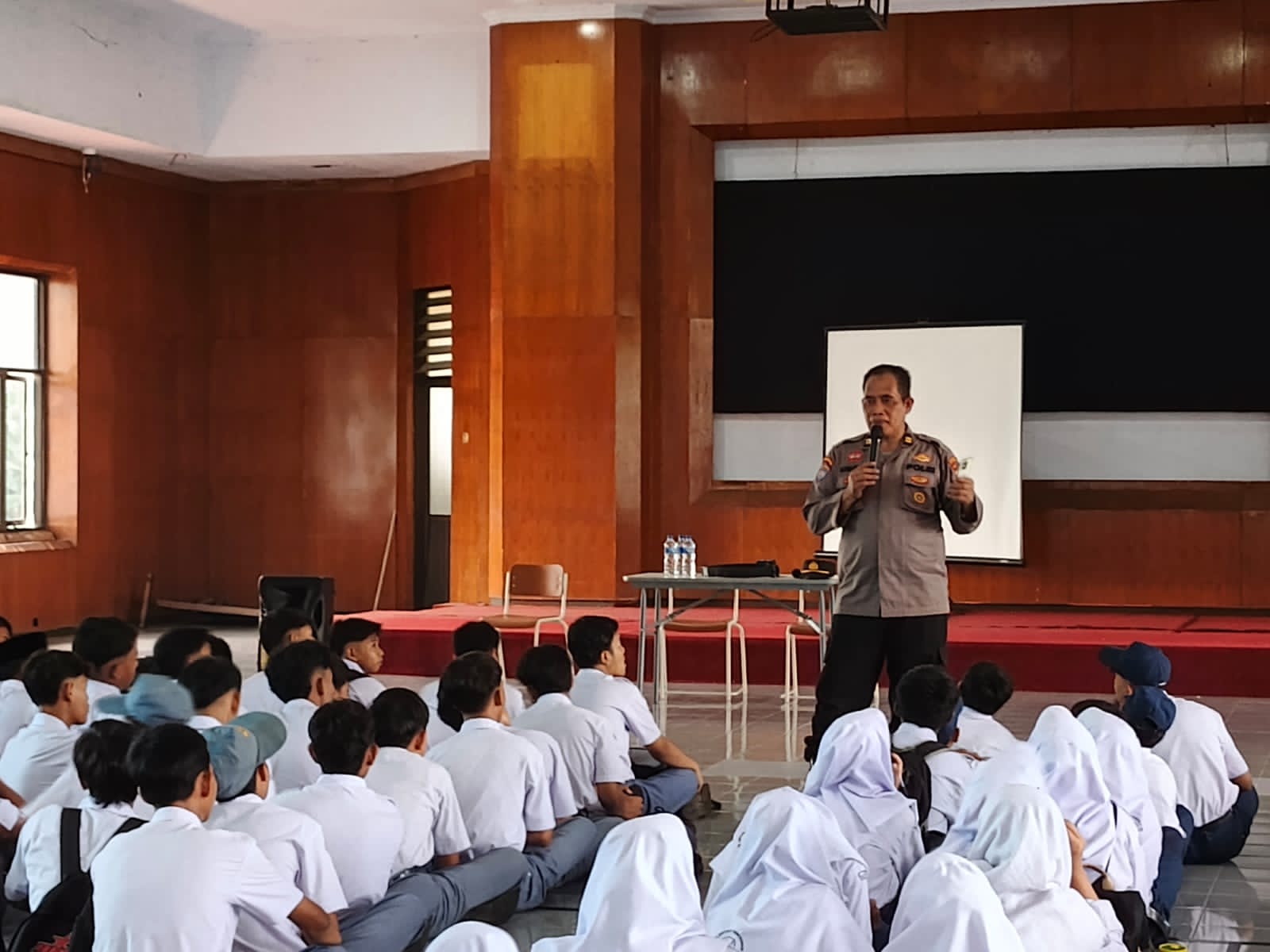 Peringati Hari Pahlawan, Satbinmas Polres Pasuruan Ajak Pelajar Jadi Pahlawan Masa Kini