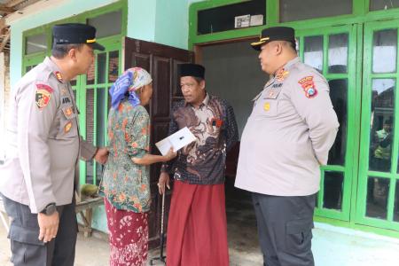 Kapolres Pasuruan Salurkan Bantuan Sos