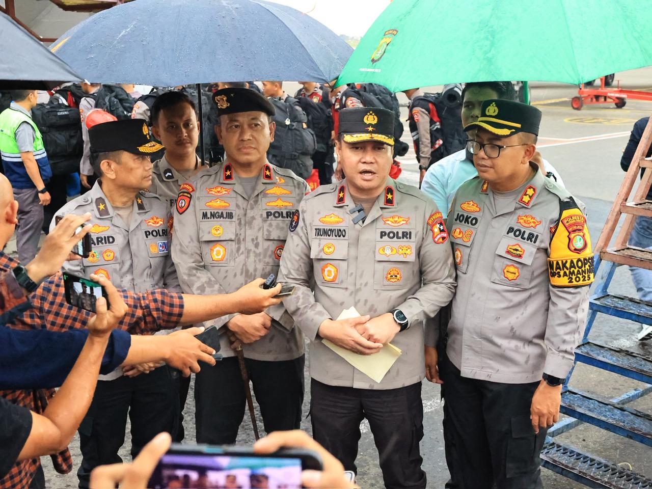 Polri Kerahkan 3 Pesawat, 5 Helikopter, dan 9 Kapal untuk Percepatan Bantuan Bencana Aceh–Sumut–Sumb