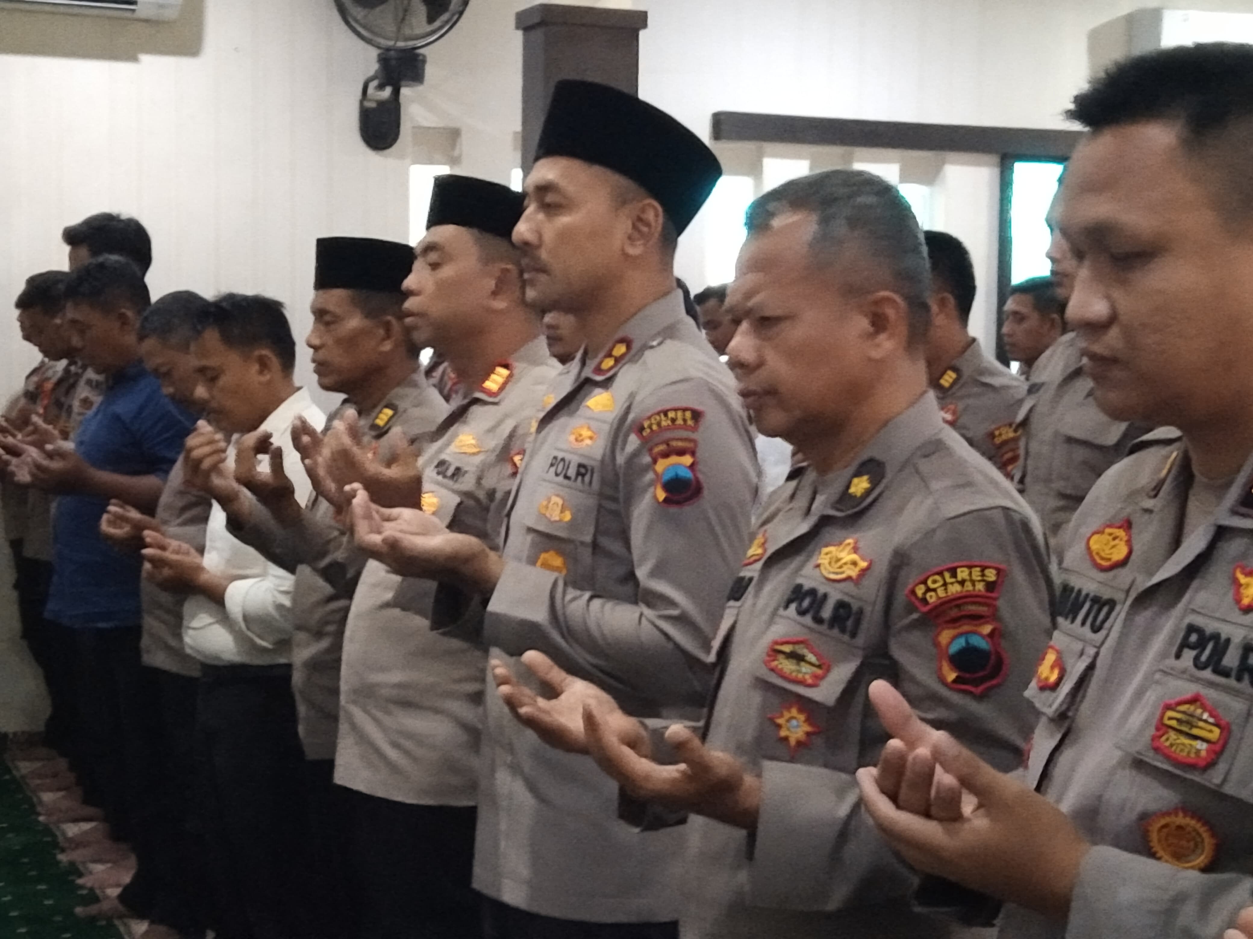 Polres Demak Tegaskan Komitmen Kemanusiaan Lewat Salat Ghaib dan Penggalangan Dana