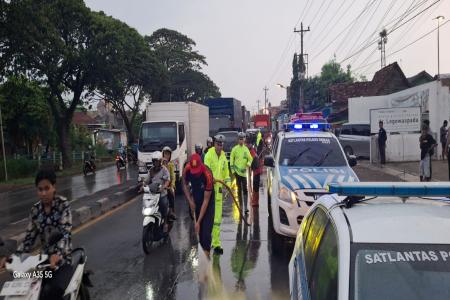Proyek Pengerukan Sungai Menim
